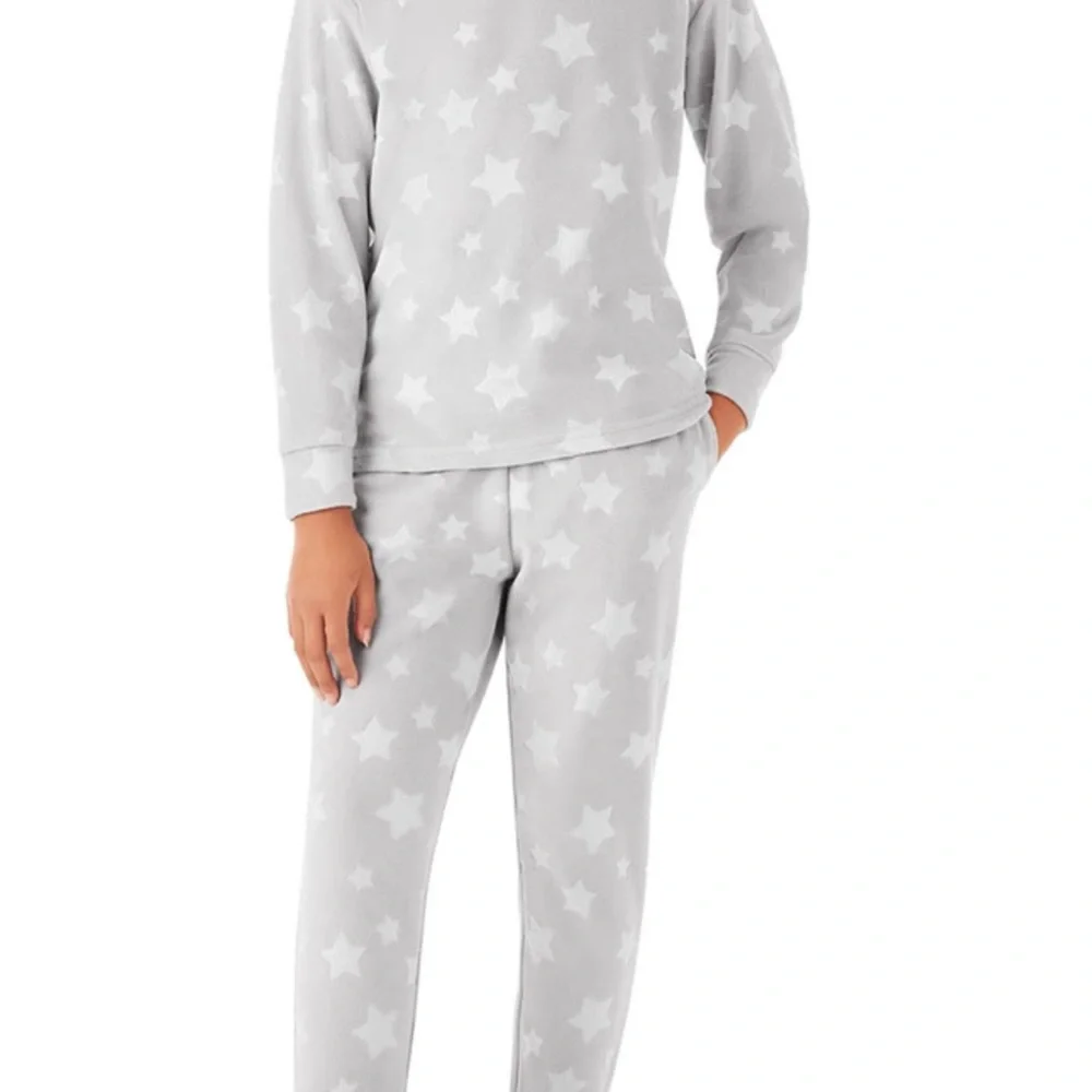 Cozy Gray Pajama Set with Long Sleeves and Star Print